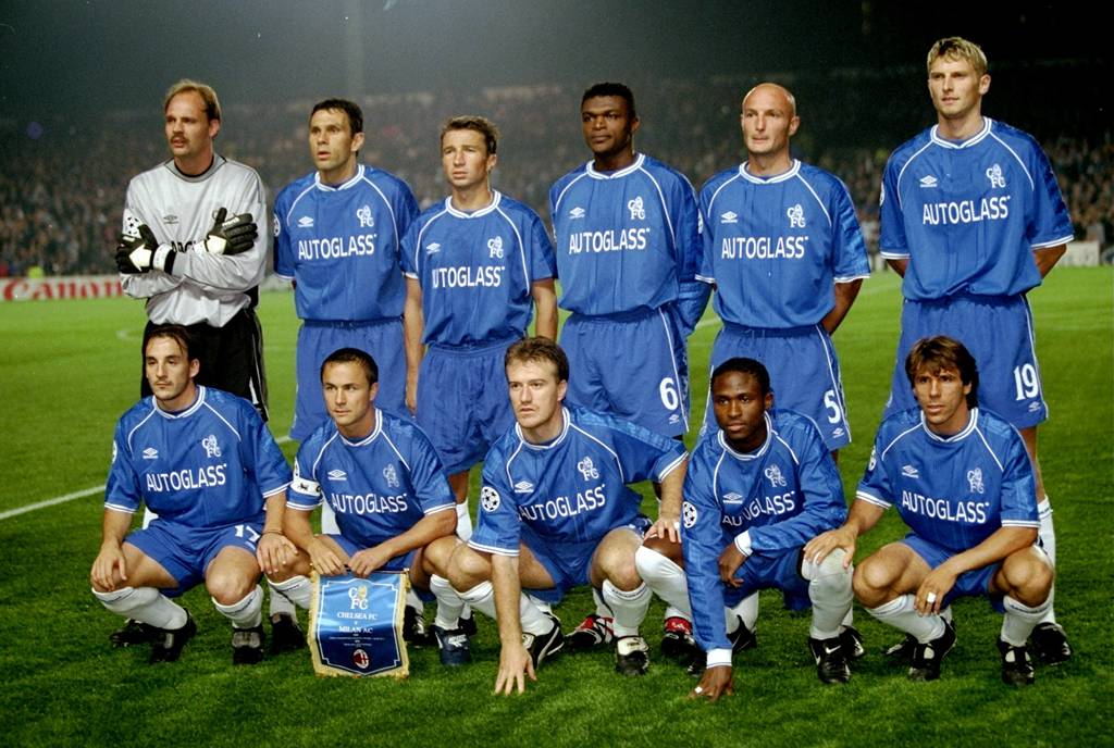 Chelsea selectie in Umbro Autoglass thuisshirt (1997-1999), iconisch retro Chelsea shirt